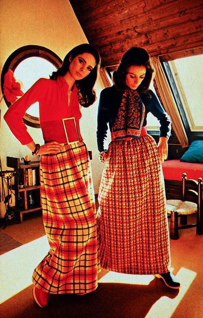 maxi skirts circa 1969! my grandma said they were in style around that time... 1960s Couture, 1969 Fashion, Fashion 60s, Colourful Fashion, Clogs Outfit, Moda Hippie, Hostess Dresses, 70s Clothing, Swinging 60s