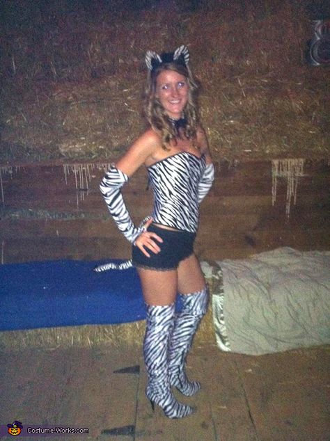 Jungle Theme Halloween Costume, Zebra Halloween Costume Women, Party Animals Halloween Costume, Zebra Costume Women, Jungle Theme Parties Outfit, Jungle Party Outfit, Halloween Costume Last Minute, Zebra Halloween Costume, Animal Print Clothes