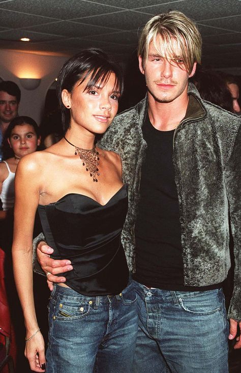 The time they rocked matching bangs, haircuts, and jeans.♦ℬїт¢ℌαℓї¢їøυ﹩♦ Victoria Adams, Celebrity Relationships, Style Victoria Beckham, Beckham Fashion, Celebrity Smiles, Posh And Becks, David Beckham Style, Bend It Like Beckham, Beckham Style