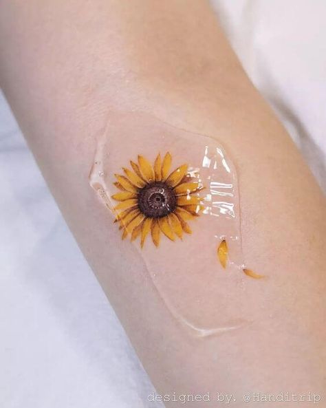 28 Attractive Sunflower Tattoo Ideas You'll Want Forever - 200 Sunflower Tattoo On Wrist, Small Sunflower Tattoo, Tatuaje Studio Ghibli, Sunflower Tattoo Ideas, Sunflower Tattoo Simple, Yellow Tattoo, Yin Yang Tattoo, Yang Tattoo, Men's Fashion Tips