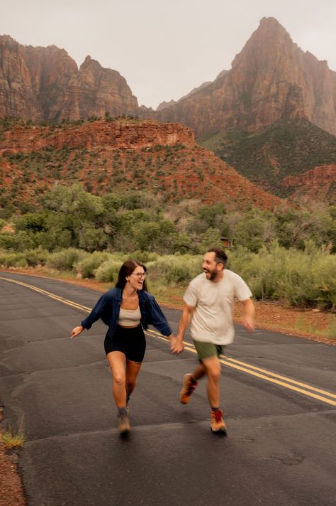 Zion National Park Couple Photos, Zion Couples Photos, Zion Engagement Photos, Zion Picture Ideas, Zion Engagement Pictures, Utah Picture Ideas, Zion Photoshoot, Canyon Engagement Photos, Hiking Engagement Photos