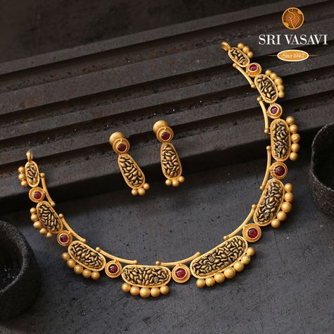 30gm Gold Necklace Design, Small Gold Set Design, Small Sets Jewellery Gold, Latest Antique Necklace Designs, Small Gold Necklace Set Indian, Simple Antique Necklace Gold, Gold Necklace Set Antique, Malabar Gold Jewellery Necklaces Antique, Latest Gold Set Designs