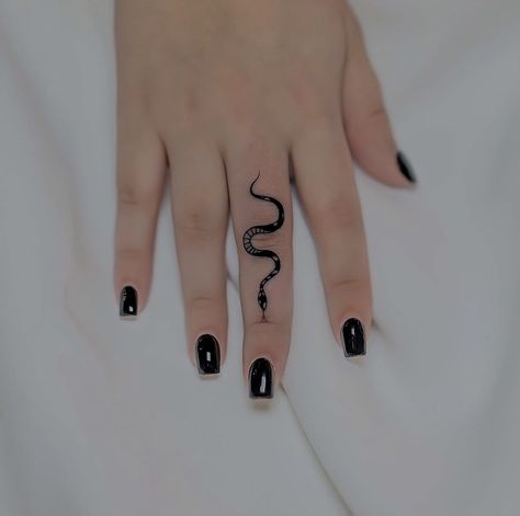 Snake Finger Tattoos For Women, Finger Tattoo Snake, Snake Finger Tattoo, Dove Cameron Tattoo, Word Tattoo Ideas, Black And White Snake, Snake Tattoos, Finger Tattoo For Women, Word Tattoo