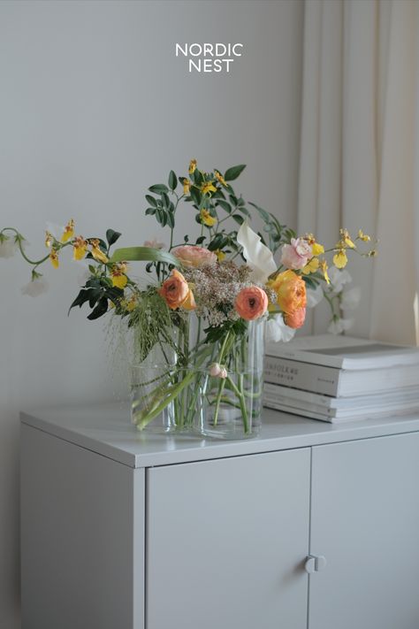 Scandinavian Flower Arrangements, Scandinavian Floral Arrangements, Aalto Vase Flowers, Alvar Aalto Vase Flowers, Aalto Vase, Nordic Flowers, Scandinavian Flowers, Nordic Table Decor, Nordic Style Living Room