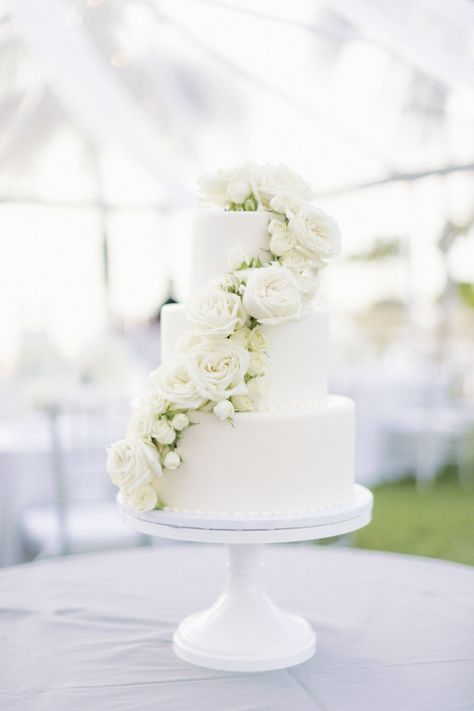 Simple Elegant Wedding Cakes 3 Tier, 3 Tier Wedding Cake Elegant, Wedding Cake With Peonies, July Wedding Colors, Classy Wedding Cakes, Bridesmaid Dresses White, Greenery Bouquets, 3 Tier Wedding Cakes, Wedding Cake Roses