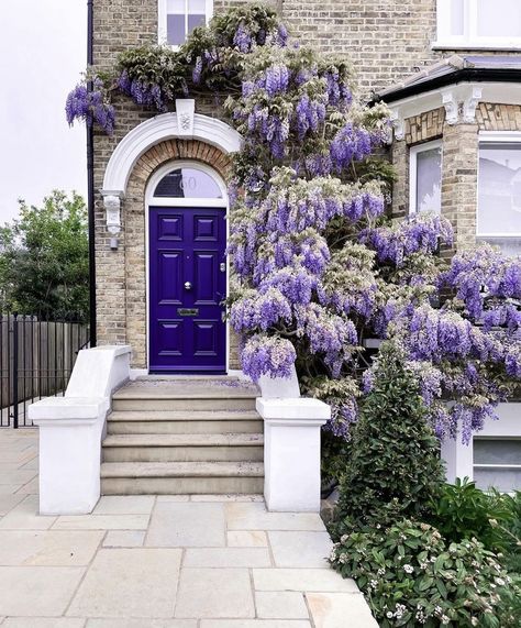 Bedroom Colour Palette, Beige Bedroom, Interiors Dream, Front Entrances, Bedroom Layouts, Beautiful Doors, Wisteria, Country Decor, Trending Decor