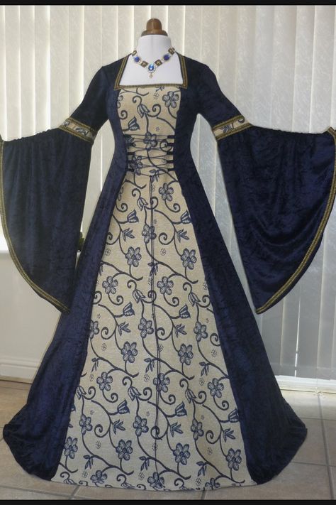 My 1st favorite Medieval Wedding Dress, Medieval Gown, Medieval Wedding, Old Fashion Dresses, Fantasy Gowns, Medieval Dress, Medieval Clothing, Fairytale Dress, Long Sleeve Casual Dress