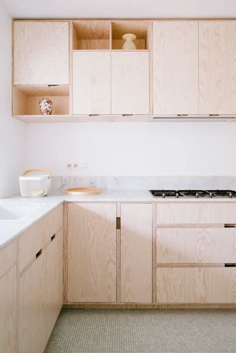 Plywood Kitchens - Budget Remodeling Ideas | Apartment Therapy Natural Wood Kitchen Cabinets, Natural Wood Kitchen, Kitchen Cabinet Trends, Birch Cabinets, Interior Dapur, Plywood Kitchen, Cheap Kitchen Cabinets, Kabinet Dapur, Desain Furnitur Modern