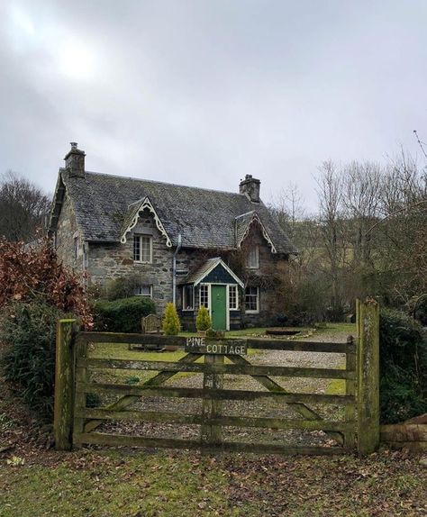 Gingerbread Cottage, Cute Cottages, Stone Cottages, Country Cottage Decor, Tiny Cottage, Cottage Cabin, Cottage In The Woods, 카드 디자인, Dream Cottage