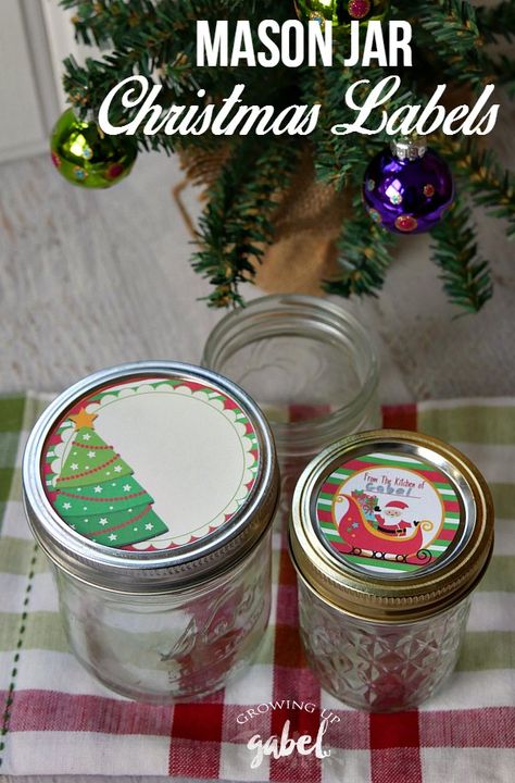 Free printable mason jar lid labels for Christmas help make easy homemade gifts for the holidays. Fill with homemade treats and add a bow!