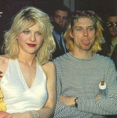 Courtney and Kurt Suits Actress, Sid And Nancy, Vanity Fair Magazine, Nirvana Kurt Cobain, Nirvana Kurt, Kim Basinger, Swinging Sixties, 90's Grunge, Love S