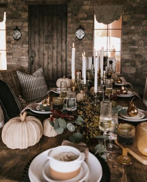 THELIFESTYLEDCO®️ (@thelifestyledco) • Instagram photos and videos Thanksgiving Dinner Table Setting, Round Top Antiques, Thanksgiving 2023, Christmas Dining Table Decor, Thanksgiving Dinner Table, Dinner Decor, Christmas Dining Table, Dinner Party Table, Dinner Table Setting