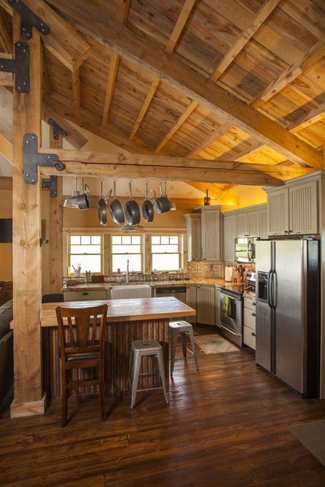 Sand Creek Post And Beam, Dapur Rustic, Barn Apartment, Barn Loft, Post And Beam Home, Barn Kitchen, Barn Living, Barn Renovation, Dekor Diy