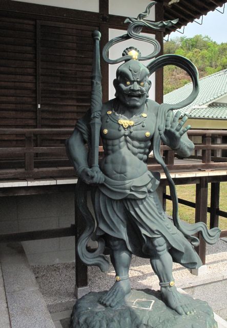 japanese niō statue agyō | Flickr - Photo Sharing! Temple Guardian, Japanese Statue, Japanese Myth, Buddhist Temples, Gold Statue, Spiritual Images, Buddha Zen, Japanese Warrior, Eastern Art