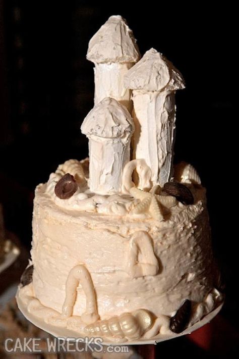 Wedding Cake Fails, Wedding Cake Disasters, Cakes Gone Wrong, Tacky Wedding, Bad Cakes, Ugly Cakes, Cake Fails, Funny Wedding Cakes, Bride And Groom Silhouette