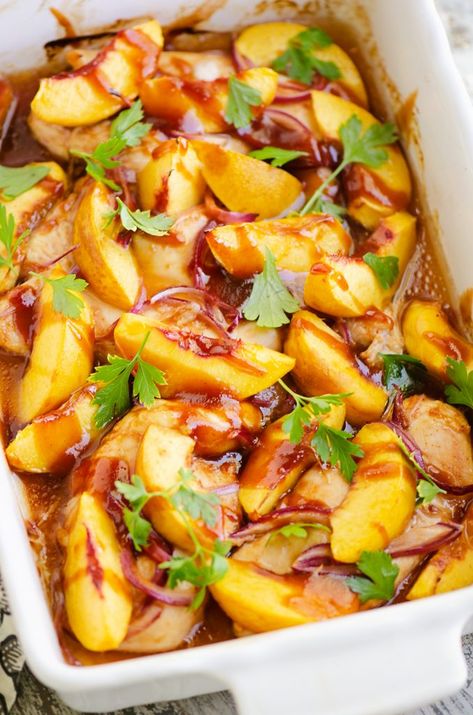 Bonito, Essen, Bbq Chicken Bake, Peach Bbq Chicken, Peach Recipes Dinner, Peach Bbq, Peach Chicken, Fresh Peach Recipes, Summer Chicken Recipes