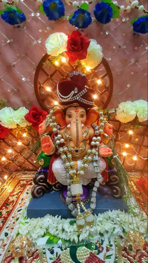 Ganpati Bappa Snapchat Story, Ganpati Asthetic Pics, Ganpati Bappa Snap, Ganpati Snap, Ganpati Bappa Photography, Gods Photos, Om Ganesha, Krishna Mandir, Ganpati Picture