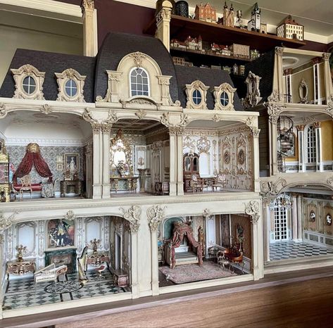 Dollhouse Doll Clothes, House Essentials, Doll House Plans, Dolls House Interiors, Lighting Showroom, Victorian Dolls, Miniature Rooms, French Chateau, Miniature Houses