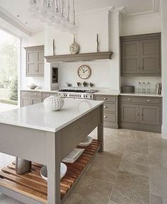 IMPRESSIVE GREY AND WHITE KITCHEN Blue Shaker Kitchen, Taupe Kitchen, Серая Кухня, Dining Ideas, Gray And White Kitchen, Shaker Style Kitchens, Shaker Kitchen, Grey Kitchens, Grey Kitchen