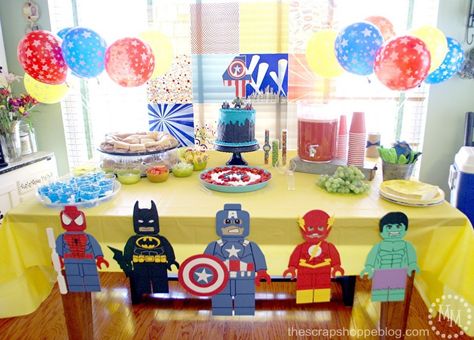 lego-superhero-food-table star balloons are great for super hero party Superhero Birthday Decorations, Avengers Birthday Party, Festa Power Rangers, Lego Superheroes, Party Cooler, Superhero Silhouette, Diy Superhero, Lego Avengers, Marvel Birthday Party