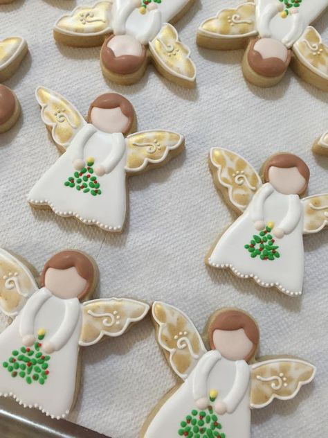 Rosemarie Carroll's angel cookies Angel Cookies, Winter Cookie, Best Christmas Cookies, Pretty Cookies, Xmas Cookies, Fancy Cookies, Creative Cookies, Christmas Cookies Decorated, Christmas Sugar Cookies