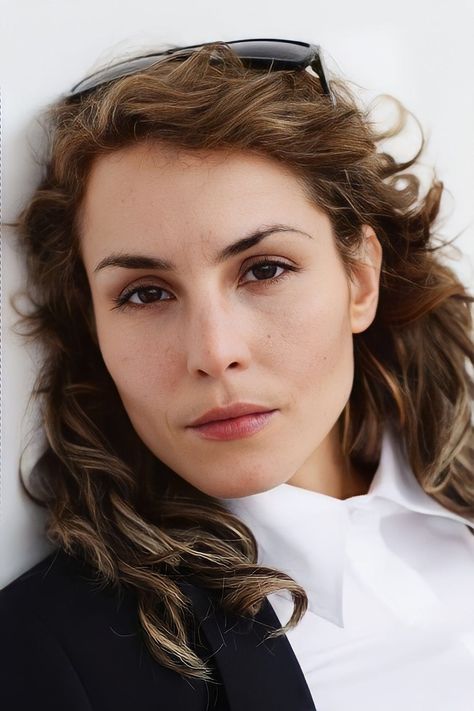 Lisbeth Salander, Swedish Women, Noomi Rapace, The Girl With The Dragon Tattoo, Star Actress, Popular People, Brunette Woman, Beautiful One, Pretty Face