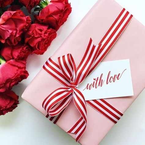 Cute Gift Wrapping Ideas, Valentines Gift Wrap, Valentine's Day Gift Baskets, Glam Pad, Valentines Gift Guide, Gift Wrapping Inspiration, Creative Gift Wrapping, My Funny Valentine, Wrapping Ideas