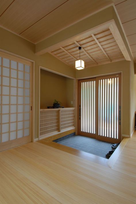 Genkan Entrance Japanese Style, Japanese Entrance Door, Japanese Style Homes, Cute Aesthetic Rooms, Japanese Entrance, Japan Interior Design, Japan House Design, Japanese House Design, Japan House