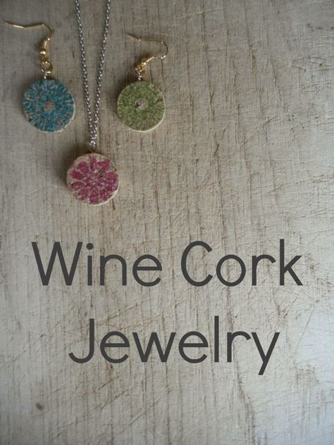 Cork Stamps Diy, Wine Cork Necklace Diy, Cork Jewelry Diy, Wine Earrings, Wine Cork Earrings, Wine Cork Jewelry, Diy Stamps, Diy Cork, Cork Bracelet