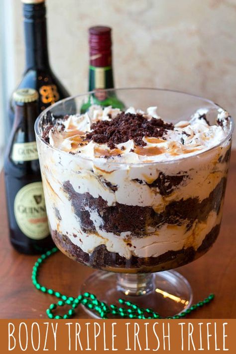 Celebrate St. Patrick's Day with this Boozy Triple Irish Trifle Recipe! (A "21 and over" dessert!) Irish Car Bomb, Cabinets Handles, Irish Car, Irish Desserts, Dessert Oreo, Car Bomb, Trifle Desserts, Boozy Desserts, Desserts Vegan