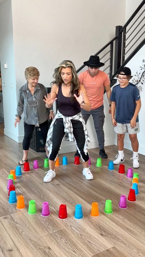 Funny Party Games, Fun Group Games, Reunion Games, Cup Games, Ten Ten, Family Reunion Games, Physical Activities For Kids, Minute To Win It Games, What What