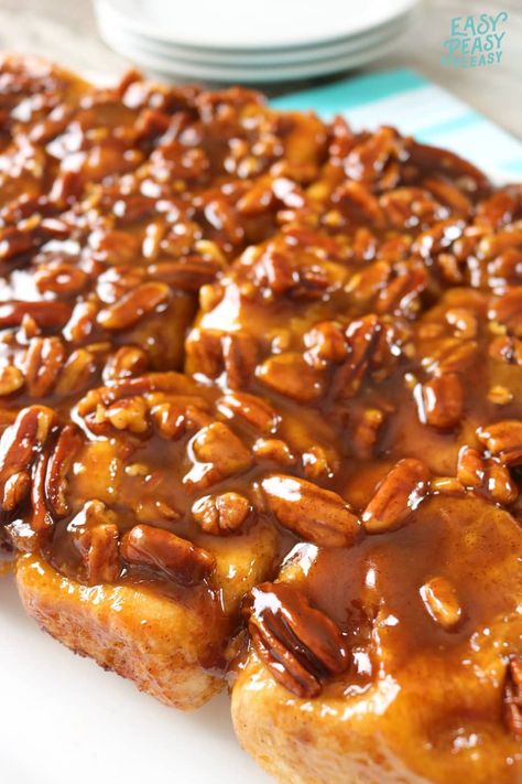 Carmel Rolls With Biscuits, Pecan Caramel Rolls, Carmel Cinnamon Rolls Easy, Carmel Rolls Recipe, Carmel Rolls Easy, Pecan Roll Candy Recipe, Sticky Buns Easy Pillsbury, Sticky Cinnamon Rolls, Pecan Rolls Recipe