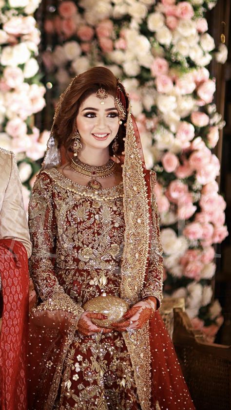 Pakistani Bridal Hairstyles, Wedding Dresses Pakistani, Dresses Pakistani, Pakistani Bridal Makeup, Red Bridal Dress, Desi Wedding Dresses, Muslim Wedding Dresses, Asian Bridal Dresses, Bridal Makeover