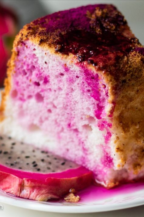 pink and white cake sliced Fruit Angel Food Cake, Dragon Fruit Cheesecake Recipes, Dragon Fruit Jam Recipe, Fruit Simple Syrup, Dragon Fruit Dessert, Dragon Fruit Powder, Dragonfruit Recipes, Fruit Jam Recipes, Fruit Cheesecake