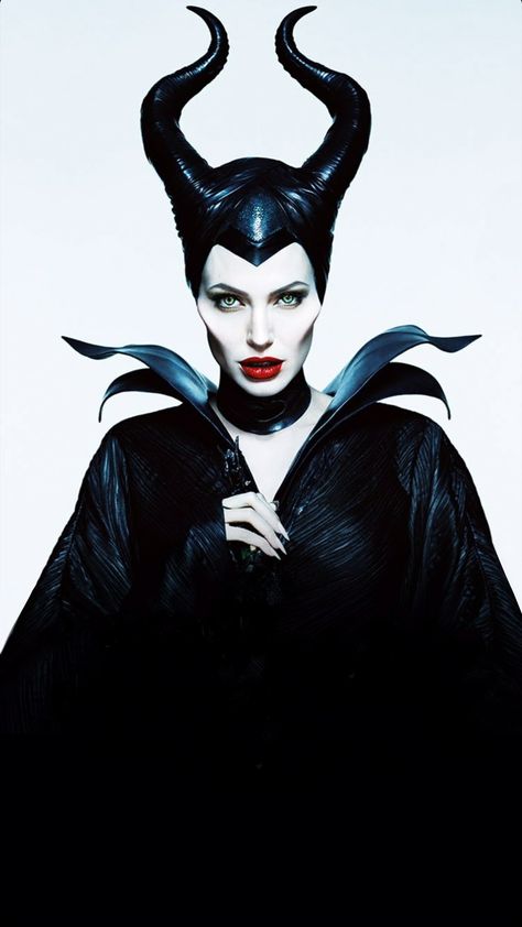 Malificent Fairy Costume, Malificiant Aesthetic, Maleficent Characters, Maleficent Portrait, Cartoon Female Characters, Maleficent Fashion, Maleficent Fairies, Maleficent Halloween Costume, Ocean Creatures Art