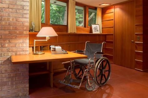 This Frank Lloyd Wright Home Was a Trailblazing Example of Accessible Design | Travel | Smithsonian Magazine Mission Tile West, Architectural Writing, Crown Point Cabinetry, Accessible House, Robie House, House Journal, Frank Lloyd Wright Homes, Custom Sinks, House Foundation