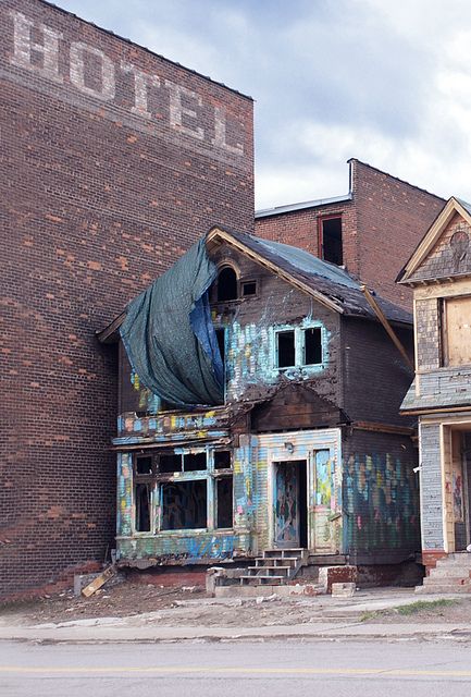 Detroit. Prior to the fire in Fall 2012 at Imagination Station Wow! This is what used to be next to our Urban Put Put Detroit Ruins, Abandoned Detroit, Abandoned Property, Imagination Station, Old Abandoned Houses, Forgotten Places, Detroit City, Ghost Signs, Abandoned House