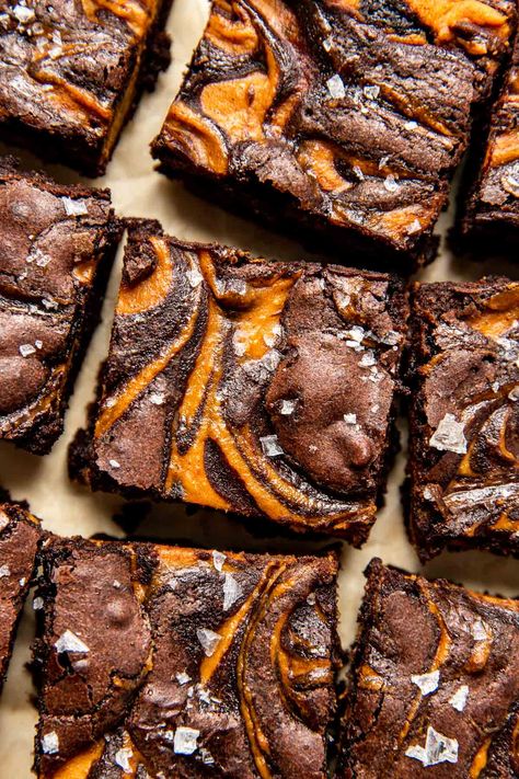 Break out the pumpkin flavor; fall has arrived! These pumpkin brownies are so simple to make, delicious, and suitable for different dietary needs. Pumpkin Patch Brownies, Pumpkin Brownie Recipes, Pumpkin Brownies Healthy, Simple Thanksgiving Desserts, Real Food Dieticians, Harvest Desserts, Brownies With Pumpkin, Fall Brownies, Chocolate Fall Desserts