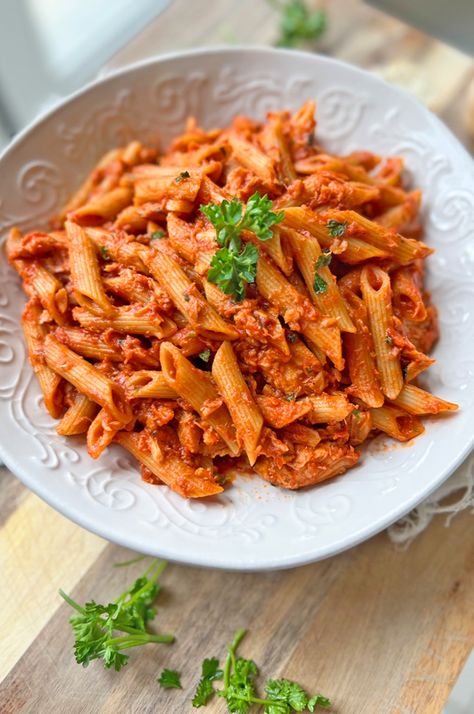 Tuna Pasta Red Sauce, Tuna Pasta Tomato Sauce, Pasta With Tuna And Tomatoes, Dinner Tuna Recipes, Tuna Linguine Recipe, Tuna Peas Pasta, Healthy Tuna Pasta Recipes, Tuna Pasta Sauce, Pasta With Fish Recipes