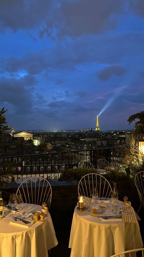 Europe At Night Aesthetic, Paris Night Aesthetic, Spring In Paris, Paris Dream, Parisian Life, Paris At Night, Dream Travel Destinations, Dream City, Night Aesthetic