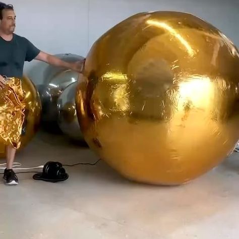 Big Shiny Balls (@bigshinyballs) • Fotos y videos de Instagram Oddly Satisfying, Installation Art, Art Studio, The Whole, Art Gallery, Sculpture, Hotel, 10 Things, On Instagram