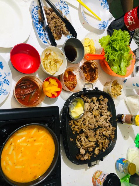 #samgyupsal #koreanbbq Samgyupsal At Home, Prank Pictures, Korean Bbq At Home, Bbq At Home, Heart Bubbles, Ethnic Food, Girly Drawings, Korean Bbq, Instagram Food