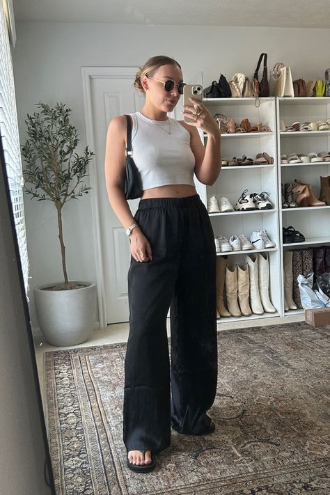 Open Leg Pants Outfit, Linen Trousers Outfit Casual, Casual Black Pants Outfit Summer, Black Float Pants Outfit, Summer Outfits Flowy Pants, Black Linen Trousers Outfit Summer, Flowy Wide Leg Pants Outfit, Black Cotton Pants Outfit, Black Drawstring Pants Outfit