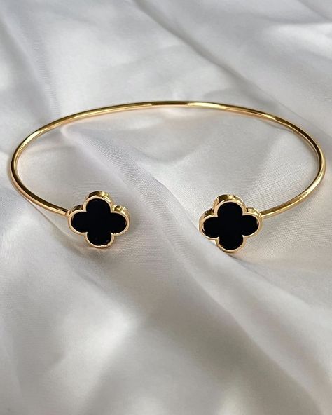 Black Clover Bracelet @aashiyana.shop #trending #viral #instagram #love #explorepage #explore #instagood #fashion #trend #instadaily #memes #music #style #trendingnow #reels #foryou #likes #photooftheday #jewellery #aashiyana Clover Bracelet, Classy Jewelry, Black Clover, Trending Now, Crystal Jewelry, Fashion Trend, Bracelet, Collage, Crystals