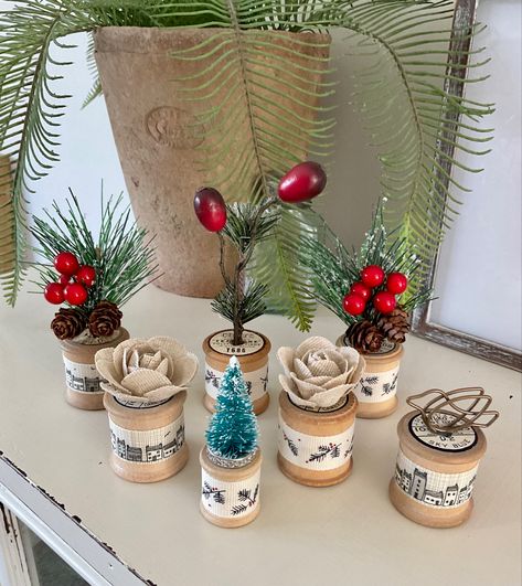 Cotton Reel Christmas Decorations, Cotton Reel Craft, Sell Ideas, Spool Crafts, Small Christmas Trees, A Start, Vintage Cotton, Interior Design Projects, Make And Sell