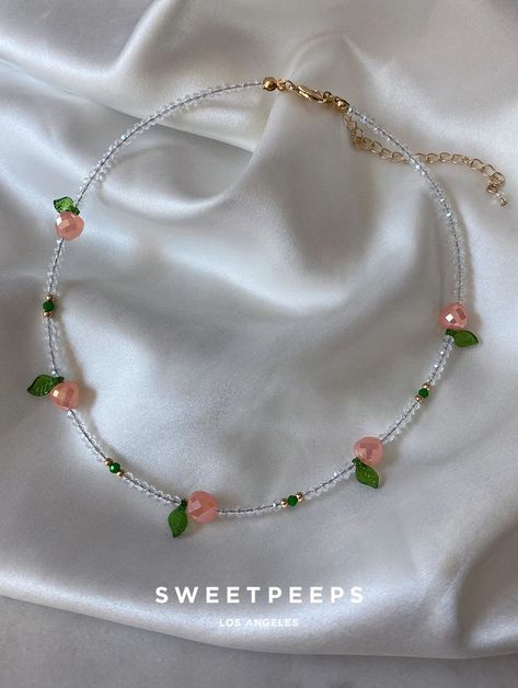 Anting Manik, Dainty Rings, Preppy Jewelry, Peach Tea, Beading Jewelery, Bead Charms Diy, Beaded Necklace Diy, Diy Bracelet Designs, Beads Bracelet Design