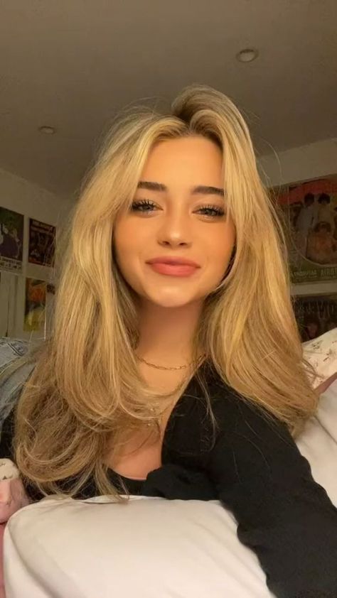 Haircut Selfie, Photo Hijab, Blonde With Blue Eyes, Cute Hairstyle, Hairstyles For Layered Hair, Blonde Hair Blue Eyes, Hijab Girl, Haircuts Straight Hair, American Beauty