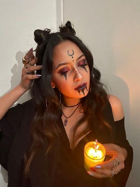 Spiritual Witch Costume, Witch Hair And Makeup, Witch Costume Hair Ideas, Makeup Bruja Halloween, Simple Halloween Ideas Costumes, Witch Makeup Halloween Pretty, Witch Aesthetic Makeup, Witch Makeup Ideas Pretty, Simple Witch Costume