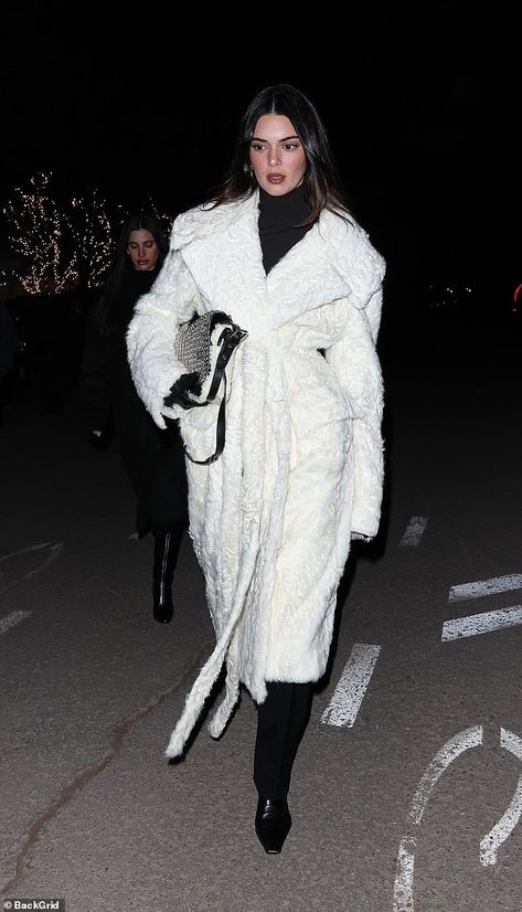 Kendall Jenner's heartbreak retreat after Bad Bunny split: Model looks downcast as she emerges in Aspen before continuing icy demeanor on glam night out after romance with singer fizzles | Daily Mail Online Kendall Jenner Winter Style, Winter Birthday Fits, Kendall Jenner Looks, Kendall Jenner Street Style, Kendall Style, Kendal Jenner, Model Looks, Kendall Jenner Outfits, Jenner Outfits