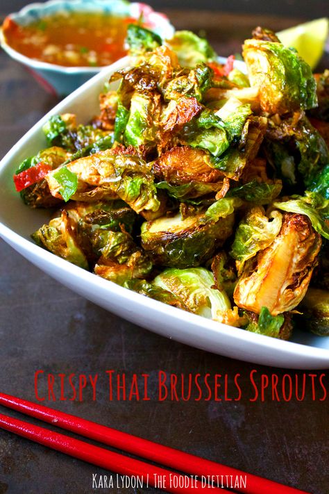 Thai Side Dishes, Brussel Sprouts Appetizer, Crispy Brussels Sprouts, Thai Chili, Veggie Side Dishes, Side Recipes, Asian Cooking, Veggie Dishes, Brussels Sprouts